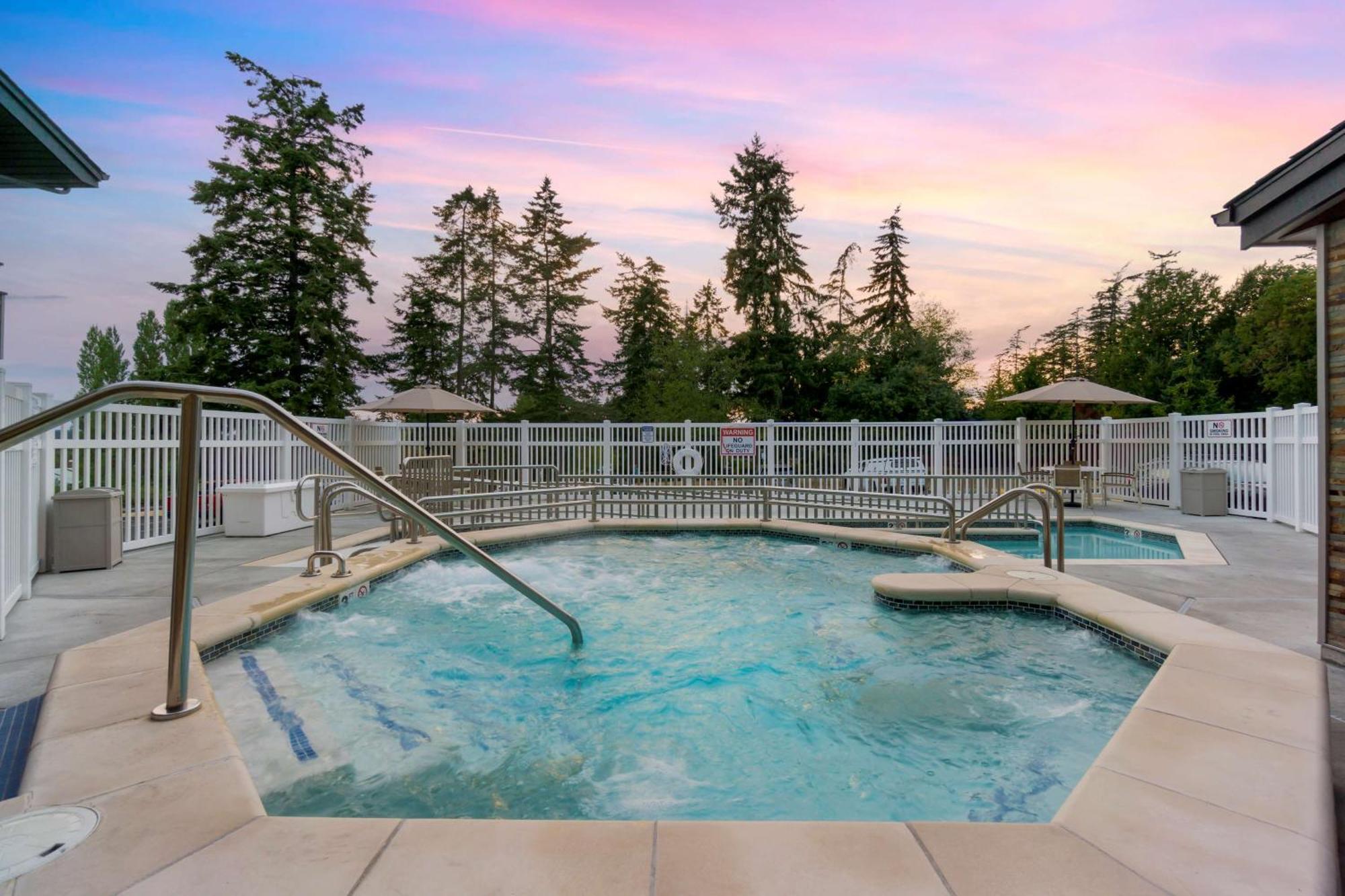 Best Western Plus Oak Harbor Hotel&Conference Center Exterior foto